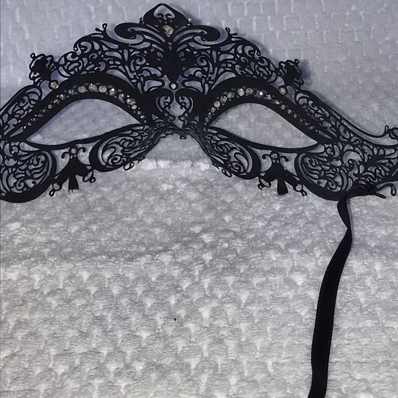 Mask - Picture 6 of 11